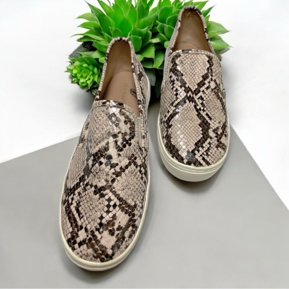 OLD Navy Women's Slip On Loafer sneakers Size 6